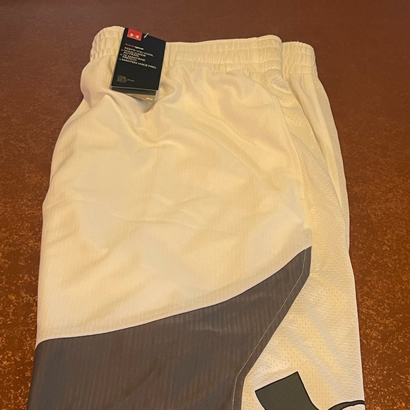 Under Armour MENS XL Basketball Shorts NWT - Picture 1 of 2